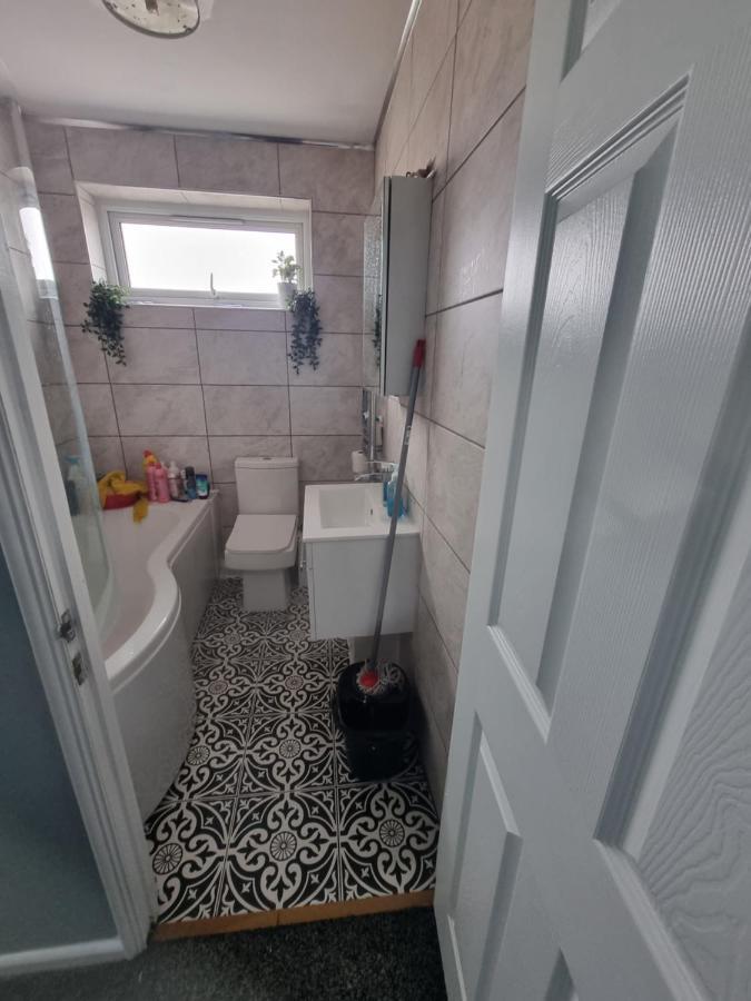 Spacious House In Central Манчестер Экстерьер фото