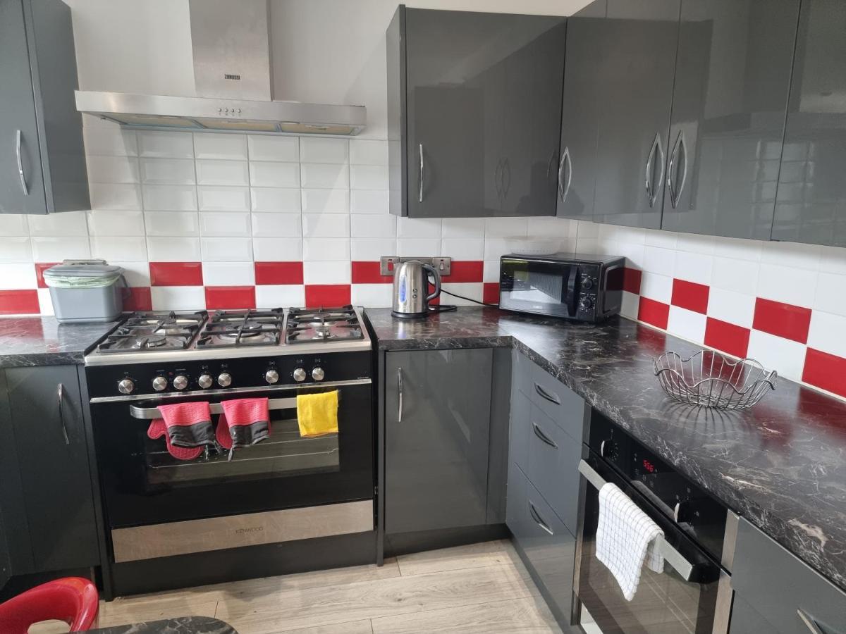 Spacious House In Central Манчестер Экстерьер фото