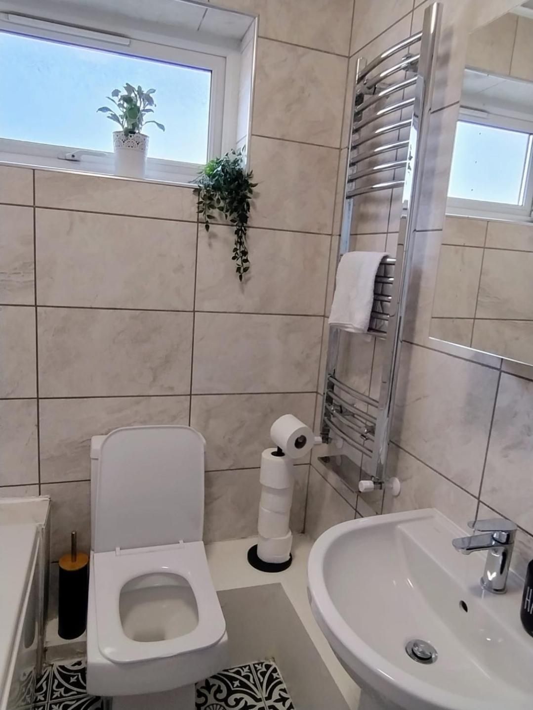 Spacious House In Central Манчестер Экстерьер фото