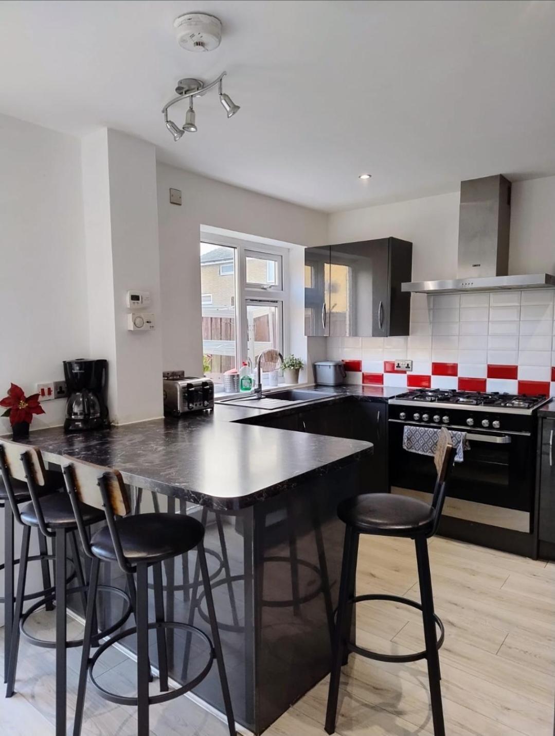 Spacious House In Central Манчестер Экстерьер фото
