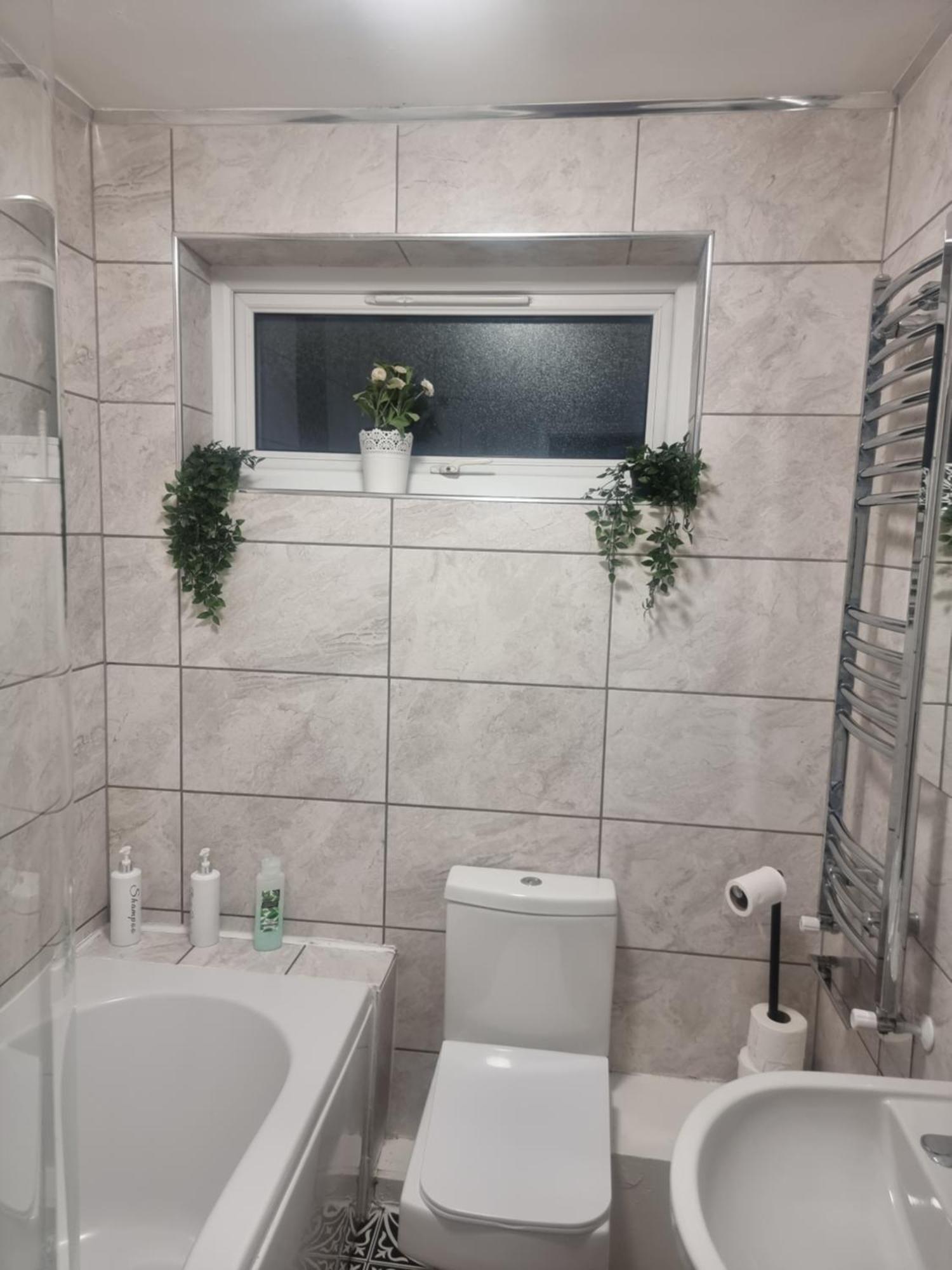 Spacious House In Central Манчестер Экстерьер фото